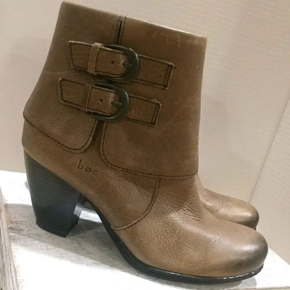 👍 Born Tan Distressed Booties Size 36.5. S1